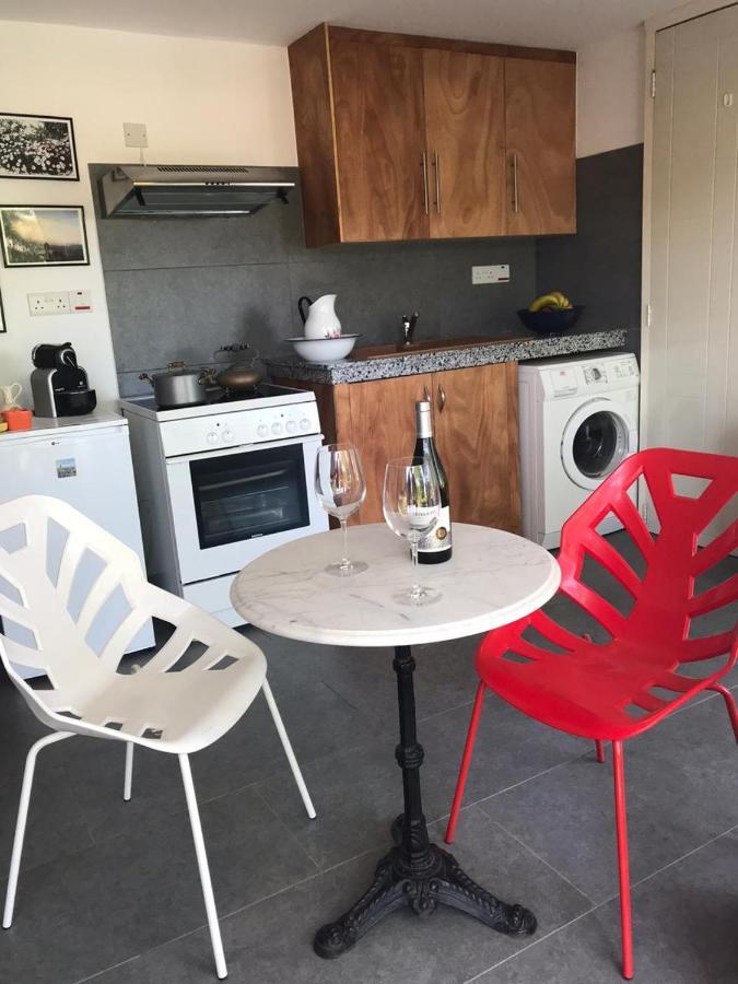 Sweet N' Boujee Studio Apartment With Varenda Paphos Extérieur photo